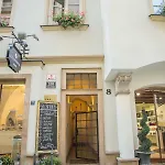 Apartament 8 *